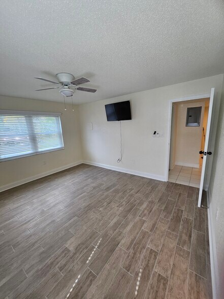Building Photo - 387 S McMullen Booth Rd