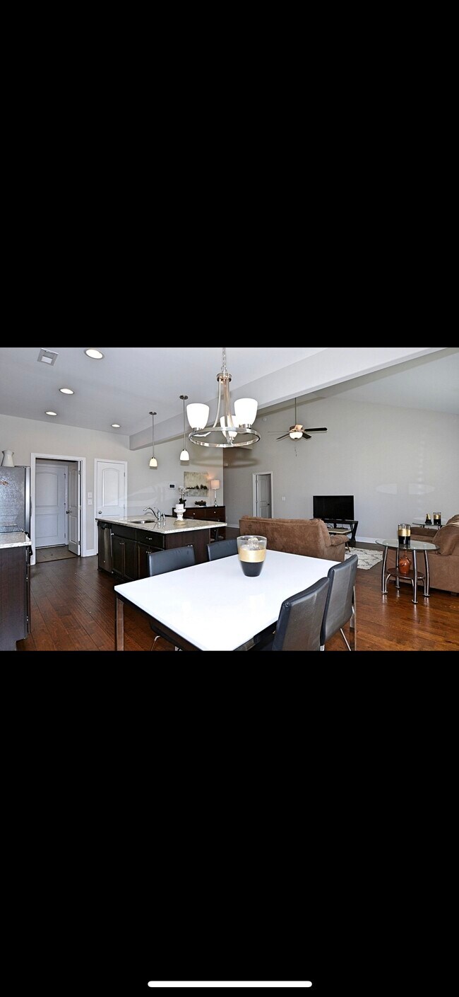 Building Photo - 605 Summerdawn Pl