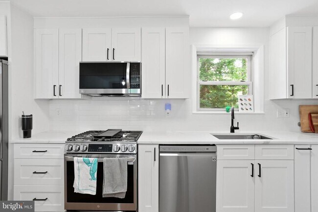 Building Photo - 6605 Grey Fox Dr