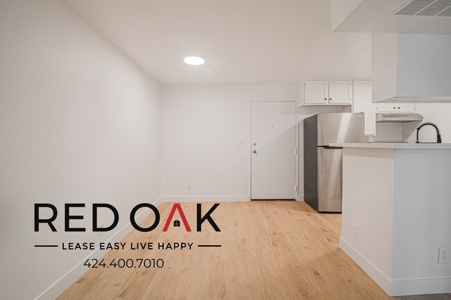 Building Photo - 4651 Cahuenga Blvd