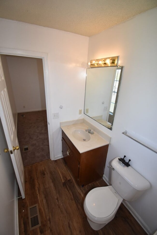 Building Photo - 3 Bedroom Home For Rent Near Post!