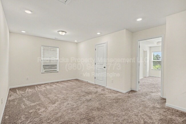 Building Photo - 2785 Yeager Dr NW