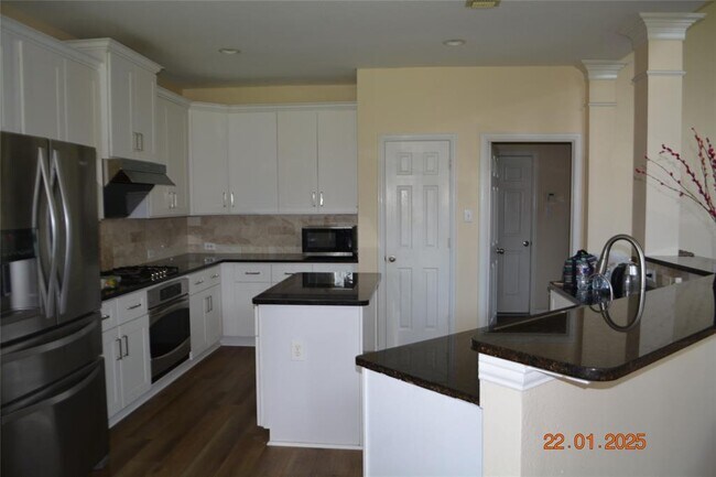 Building Photo - 8307 Red Rooster Ln