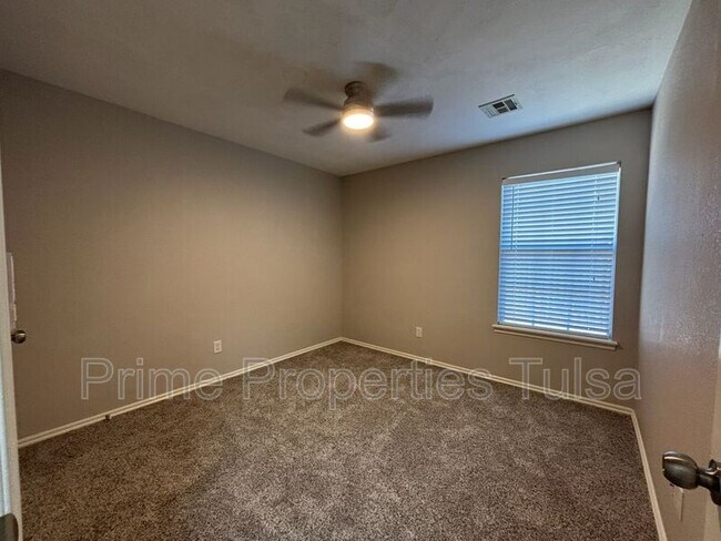 Building Photo - 10333 E 112th St S