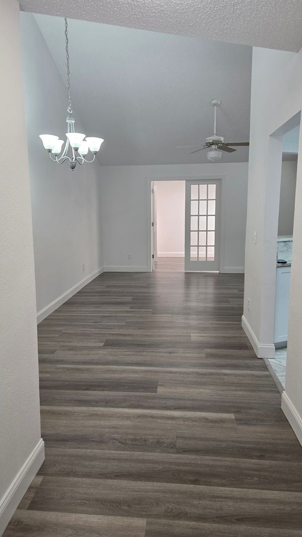 Building Photo - 2 Bed 2 Bath townhome with a Den/ Office s...