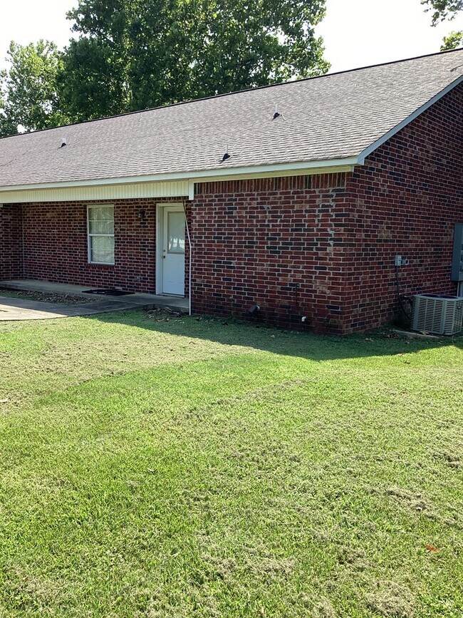 Building Photo - 1302 N Fir St