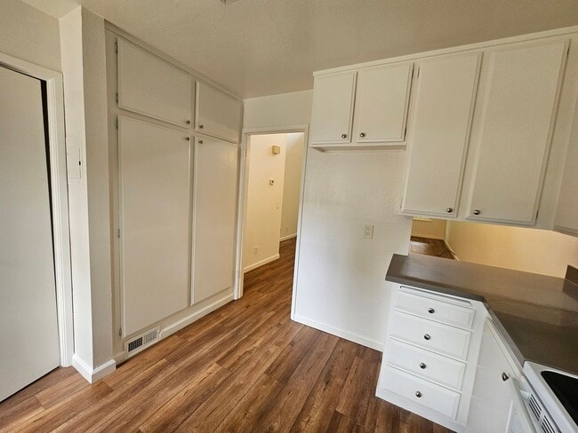 Building Photo - Renovated 2/2 Condo - Cupertino Schools - 2 Car Garage!