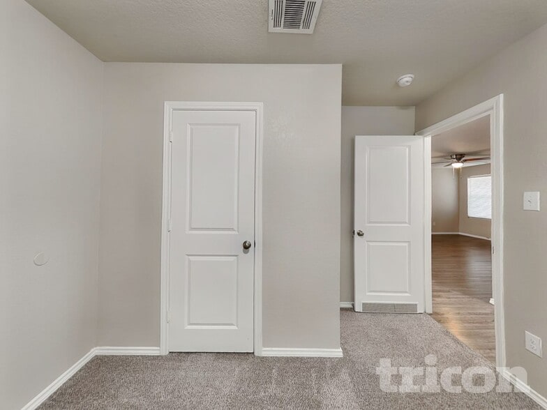 Building Photo - 7419 Coral Bells Ct