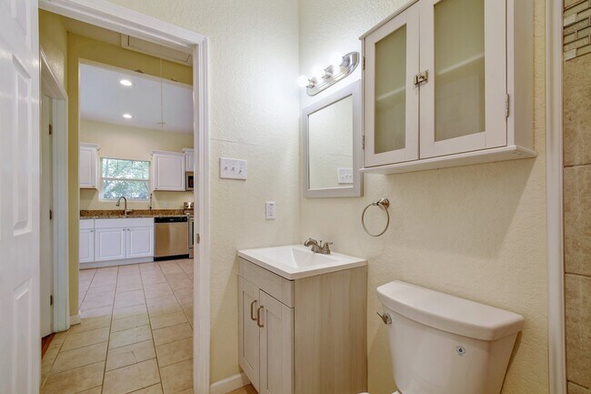 Building Photo - 417 Odell St