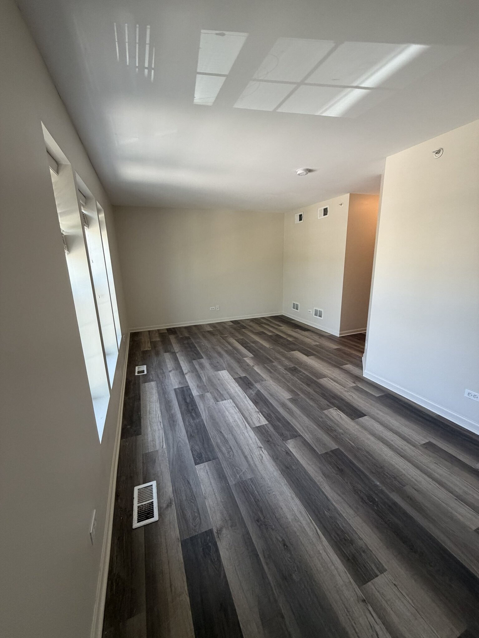 Building Photo - 1527 Yellowstone Dr