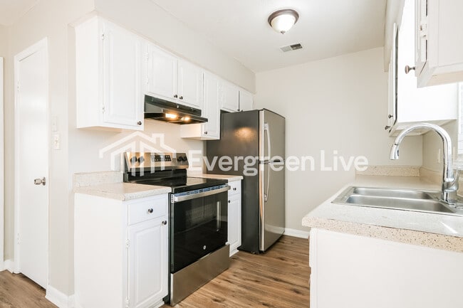 Building Photo - 8929 Ashwood Dr