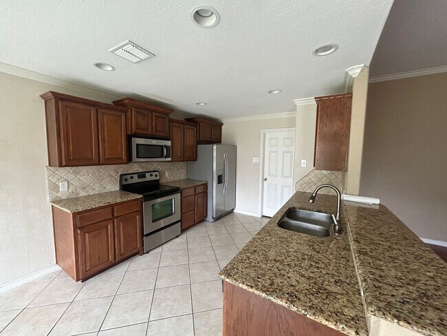 Building Photo - Updated Midway ISD Home