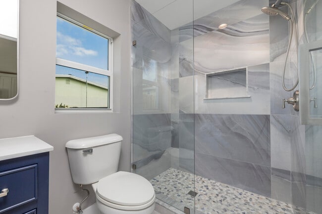 Building Photo - 1036 NE Wright Ave