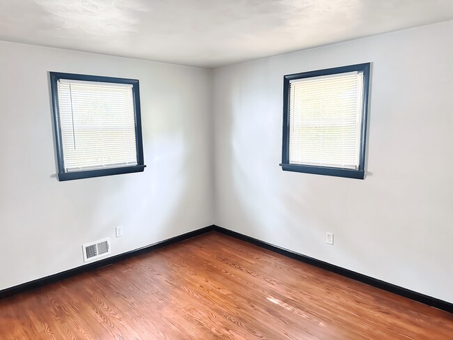 Building Photo - 115 Burben Way