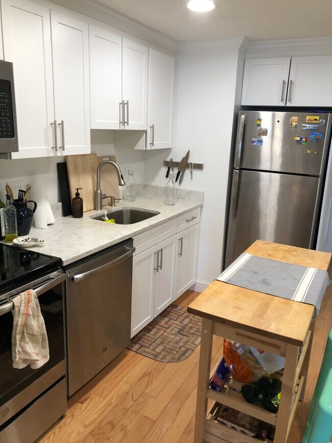 Building Photo - AWESOME 2 BED IN ALLSTON!!!!