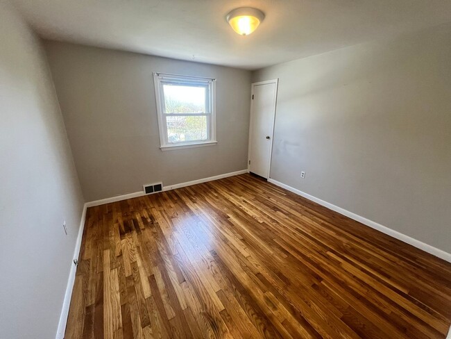 Building Photo - Single Family Ranch for Rent In Sixteen Ac...