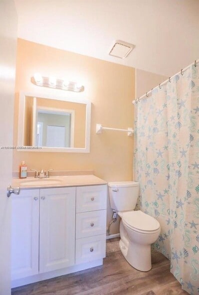 Building Photo - 250 SW Homeland Rd