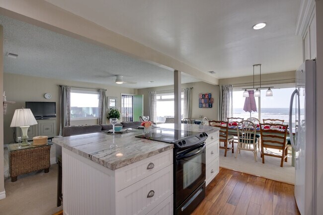 Building Photo - 1146 Seacoast Dr