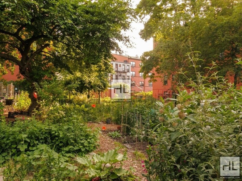 Building Photo - 15 STREET