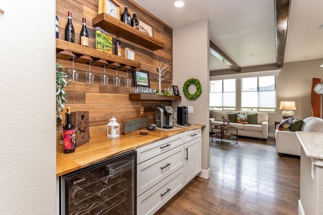 Building Photo - Stunning Flying Horse Patio Home with Stunning Views!!