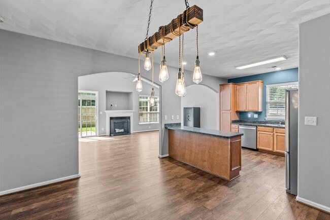 Building Photo - 2560 Golden Maple Dr