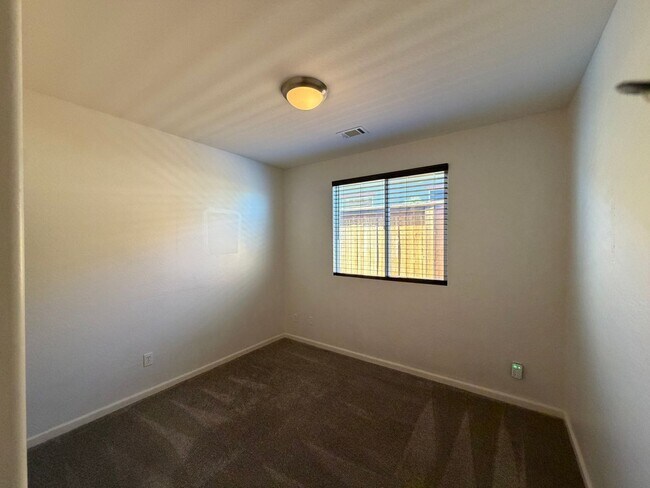 Building Photo - 55+ Del Webb home in Somersett