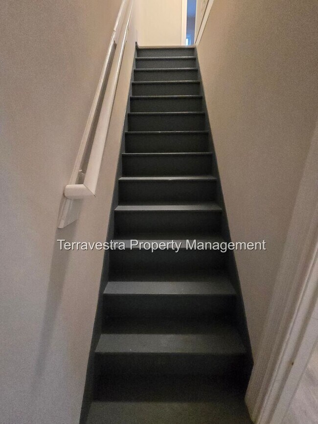 Building Photo - 321-323 South 5th Street