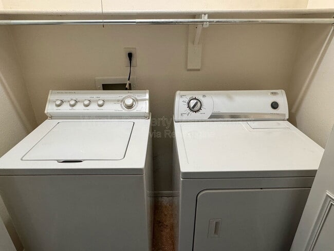 Building Photo - 2380 E Geddes Ave