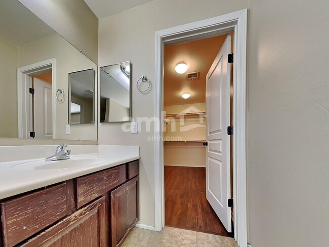 Building Photo - 3774 E Santa Fe Ln