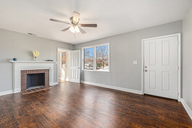 Building Photo - 701 9th Ave S