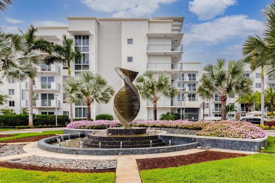 Entrance to Windsor at Pembroke Gardens. - Windsor at Pembroke Gardens