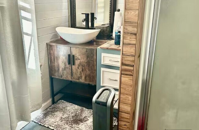 Building Photo - Charming 3BR House in Macon - Walk to Mercer Village and Tatnall Square Park!