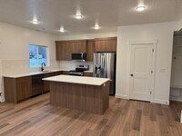 Building Photo - Beautiful townhome with 2 car garage, Central Air and Master Suite