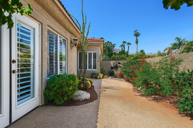 Building Photo - 7 Florentina Dr