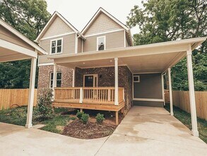 Building Photo - Spacious 3BR/3BA Duplex in South Nashville