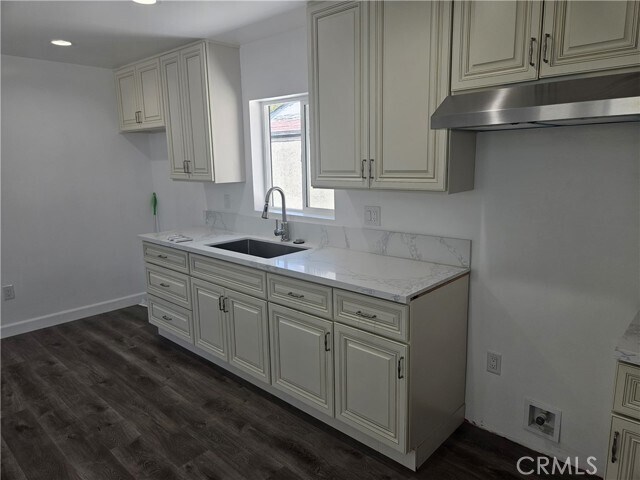 Building Photo - 1307 S Woods Ave