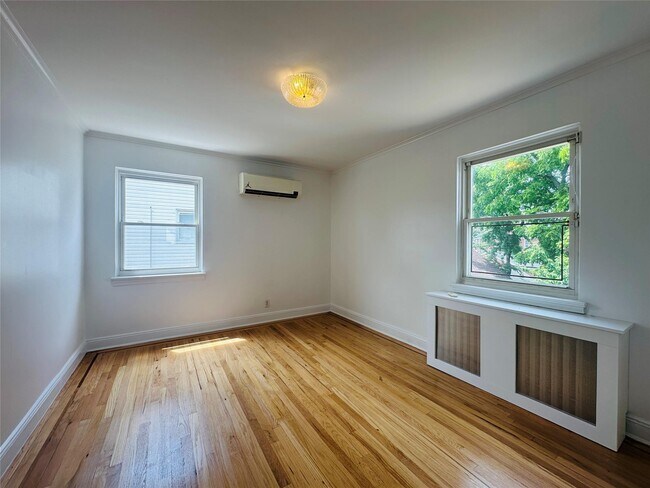 Building Photo - 76-12 175th St