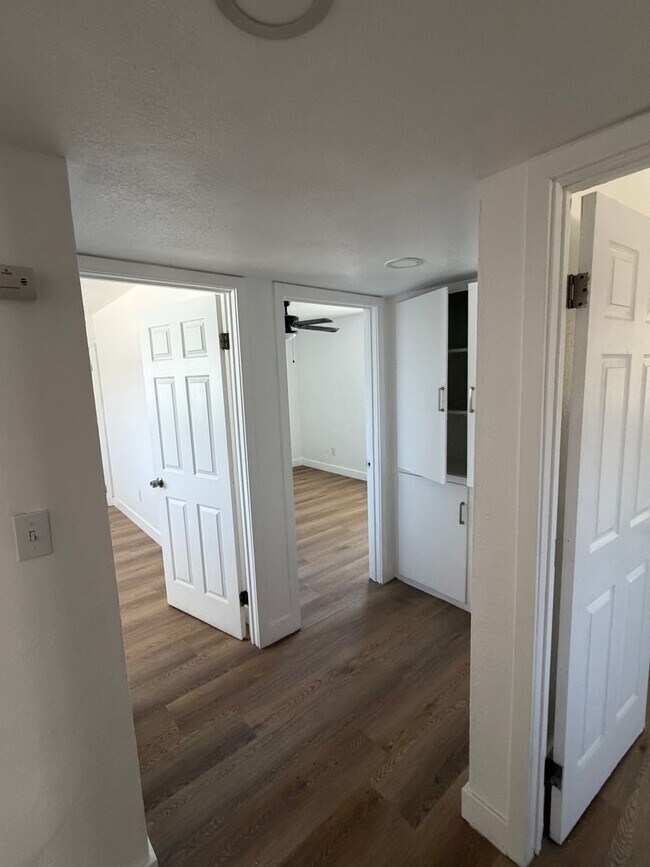 Building Photo - WoW! Newley Remodeled 3 BD 1 Ba house with a 1 Car Garage in East Bakersfield