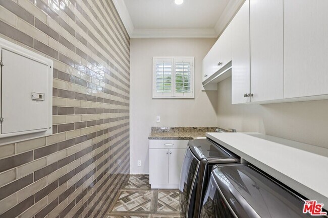 Building Photo - 27048 Triumph Ave