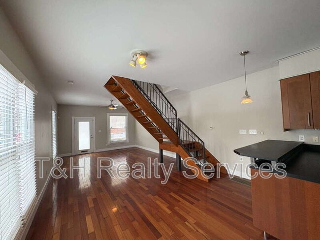 Building Photo - 1820 E 12th St