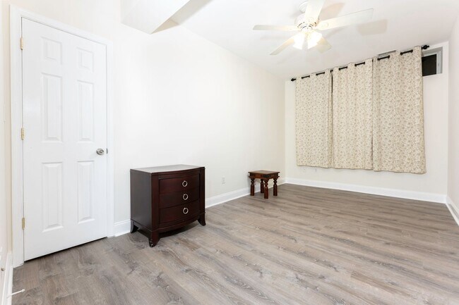 Building Photo - Beautiful and Spacious Lower Level Unit, Separate Entrance, Util. Included-Potomac, MD