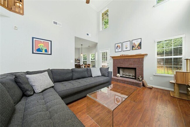 Building Photo - 983 Aspen Dr