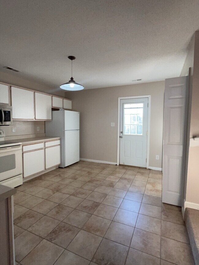 Building Photo - 809 Timberlake Trail