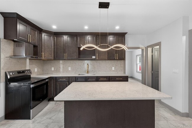 Building Photo - 62 Poplar St