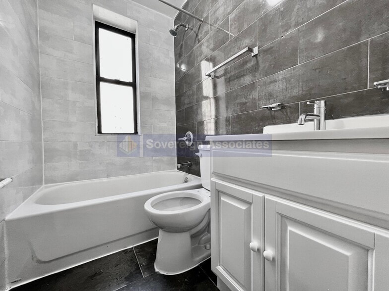 Building Photo - 541 W 156th St