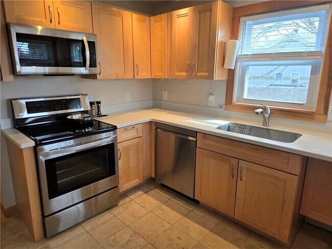 Building Photo - 8 Caswell Ave