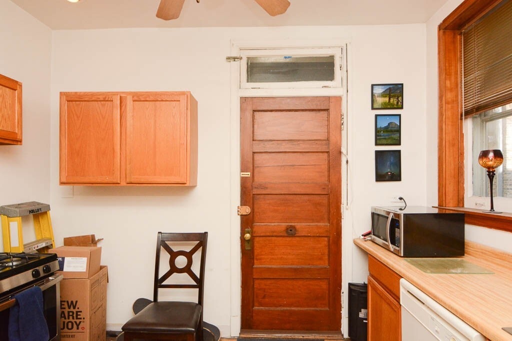 Building Photo - 1434 W Rosemont Ave