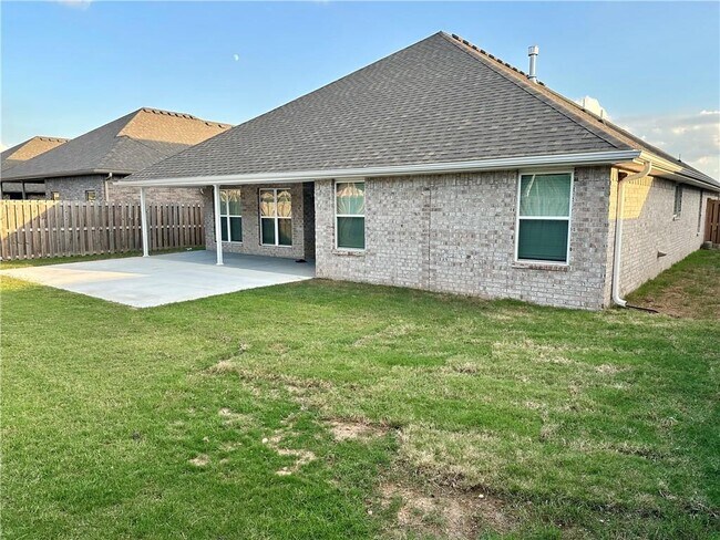 Building Photo - 941 Sundance Ln