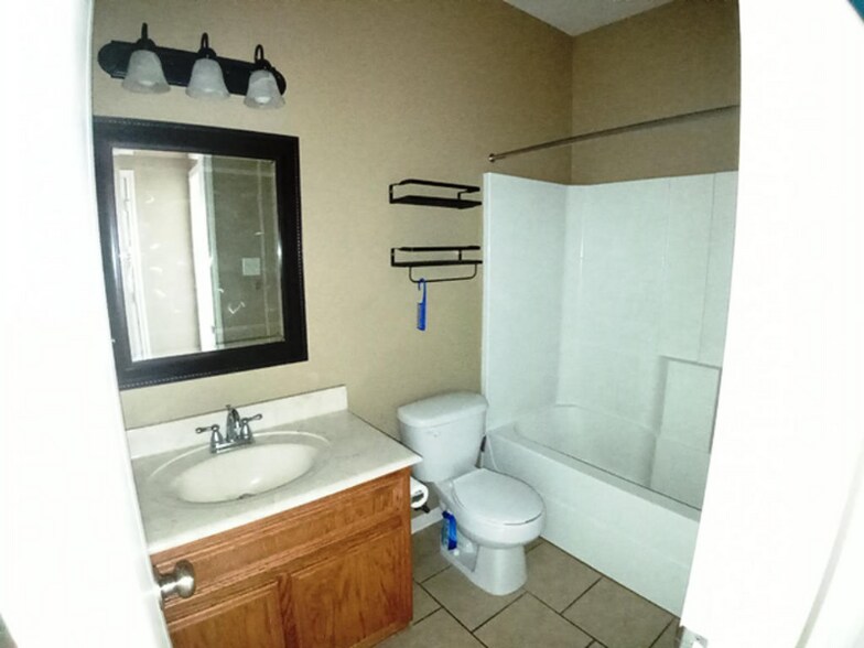 Building Photo - 3608 Dewitt County Ct