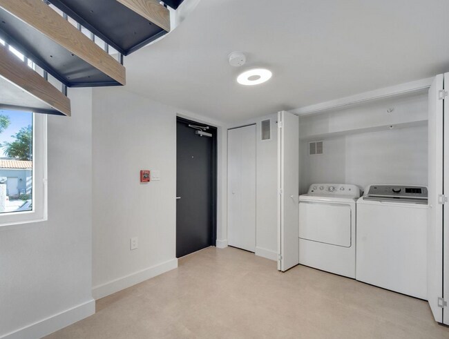 Building Photo - 1500 Bay Rd